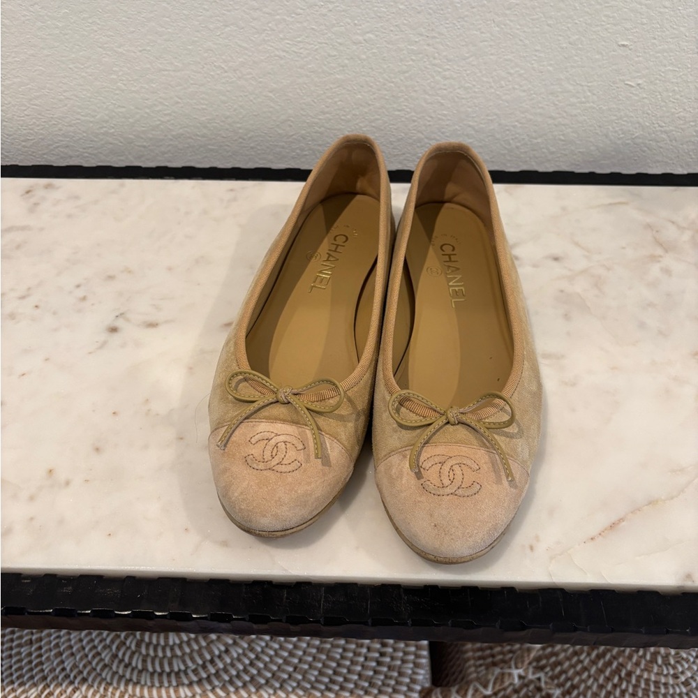 CHANEL Tan and Cream Suede Ballet Flats
